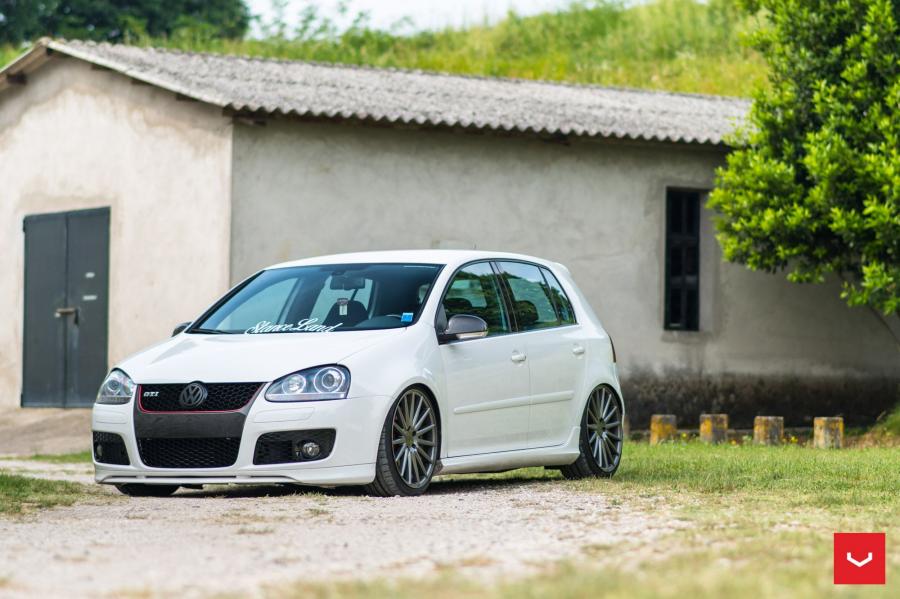  Volkswagen Golf GTI on Vossen Wheels (VFS2) 2017 года  (фото 14 из 28)